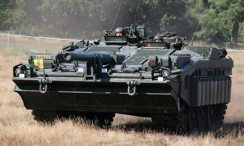 Daug Strv 103 tankų iki šiol yra važiuojantys. Nei vienas toks tankas niekada nėra matęs aktyvių karo veiksmų. (Jorchr, Wikimedia(CC BY-SA 3.0)
