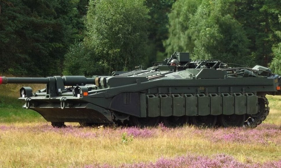 Švediškas tankas Stridsvagn 103. (Jorchr, Wikimedia(CC BY-SA 3.0)