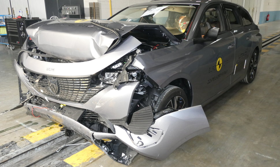 Peugeot 408 Euro NCAP testas