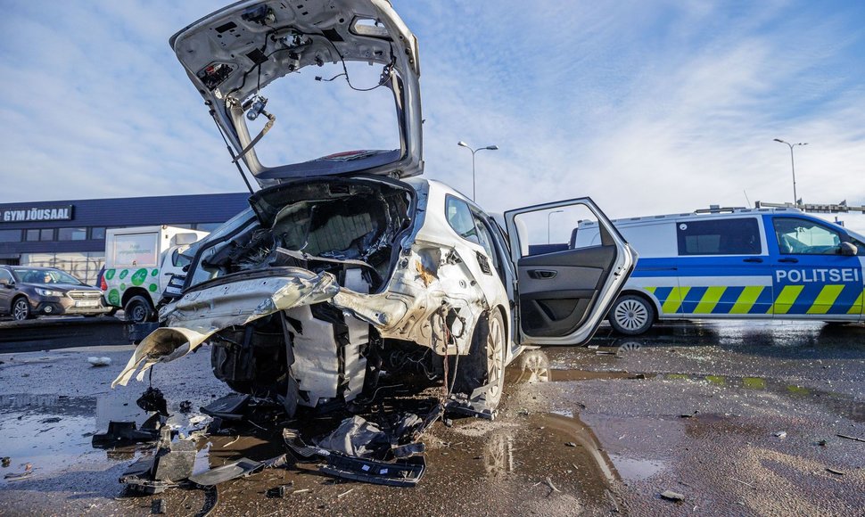 Talino degalinėje sprogo automobilio dujų bakas