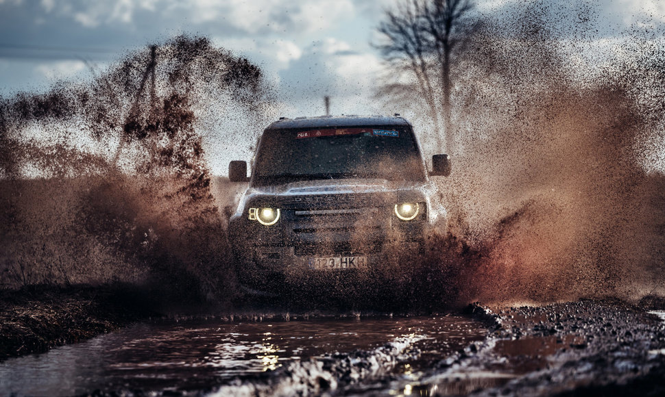 „Land Rover Defender“ bandymai Druskininkų miškuose