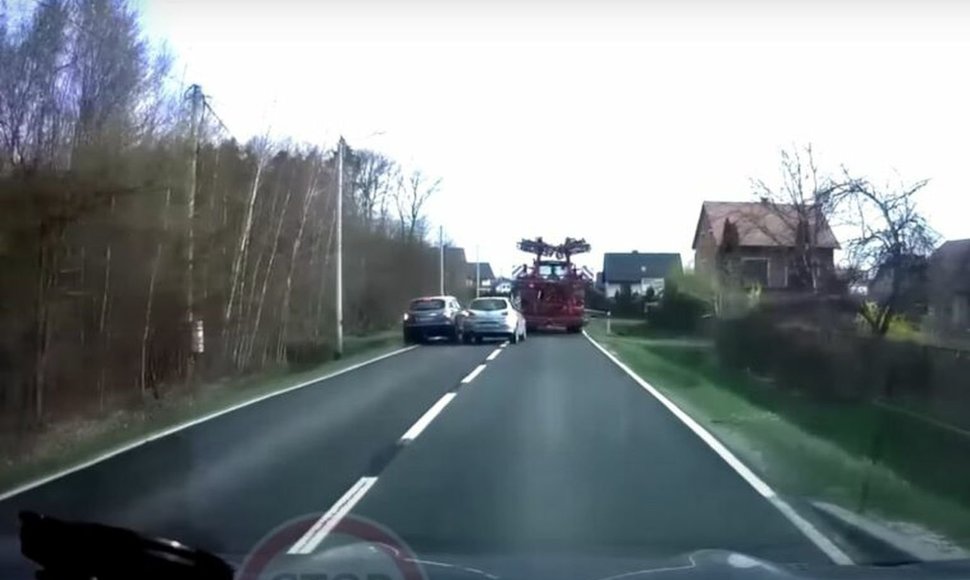 Incidentas lenkiant traktorių