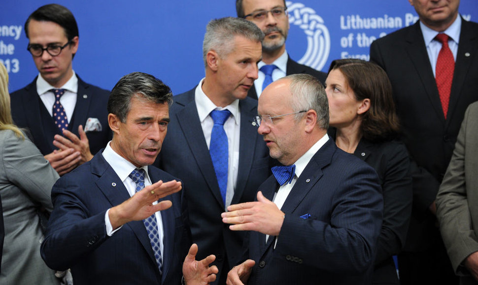 NATO generalinis sekretorius Andersas Foghas Rasmussenas ir krašto apsaugos ministras Juozas Olekas