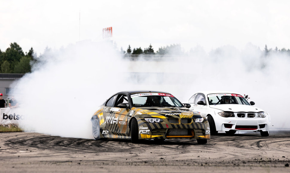 BMW ir „Mercedes-Benz“ tapo vienu kūnu ir praėjusiose „BetSafe Drift Camp #3“ Pro lygos varžybose