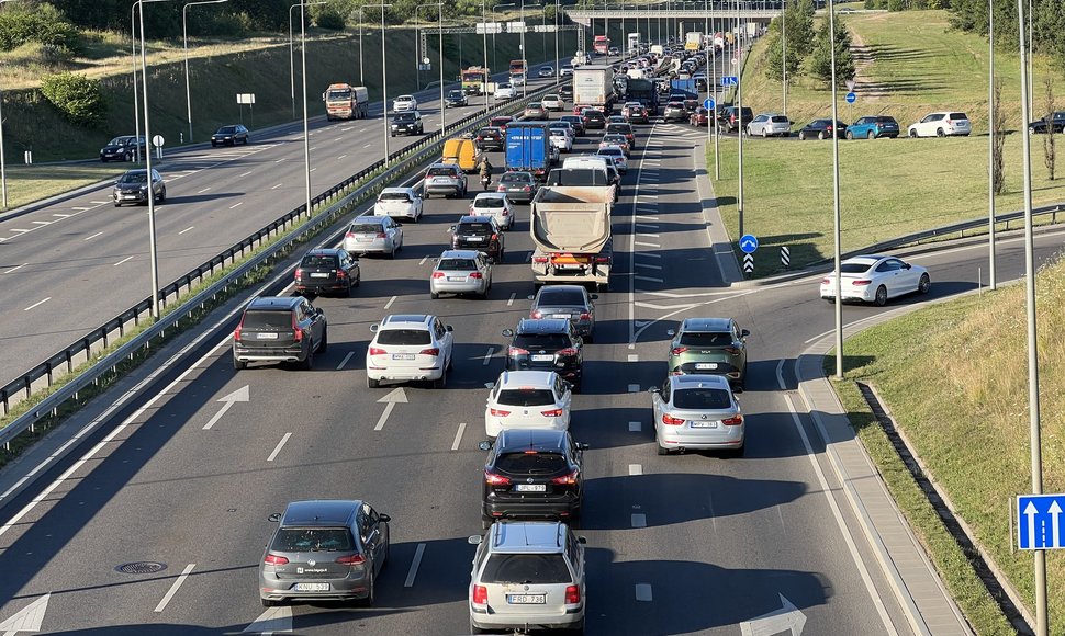 Eismas Vilniuje liepos 12 d.: vienur spūstys, kitur – tuščios gatvės