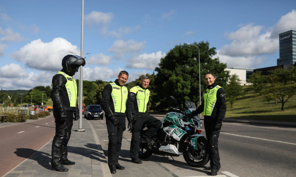 Nauja policijos motociklus vairuojančių pareigūnų apranga