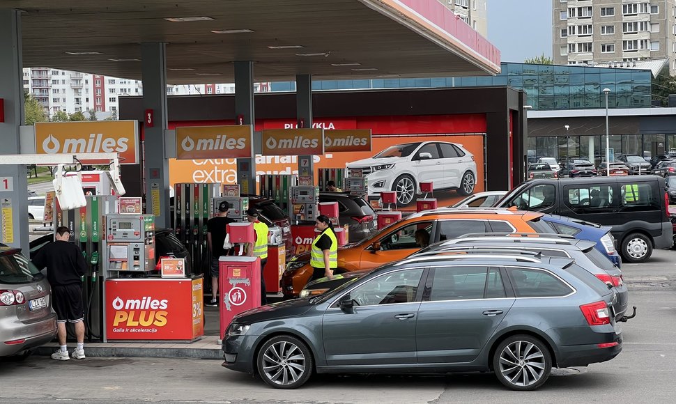 Degalų kainų mažinimo akcija Circle K ir Viada degalinėse privertė keisti kainas ir konkurentus