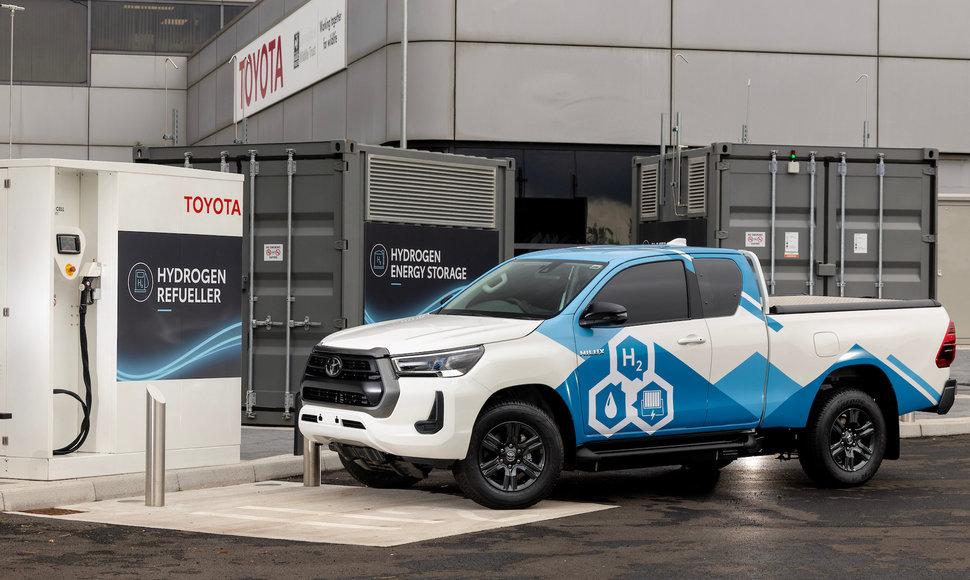 Vandenilio kuro elementais varomas „Toyota Hilux“ (2023)