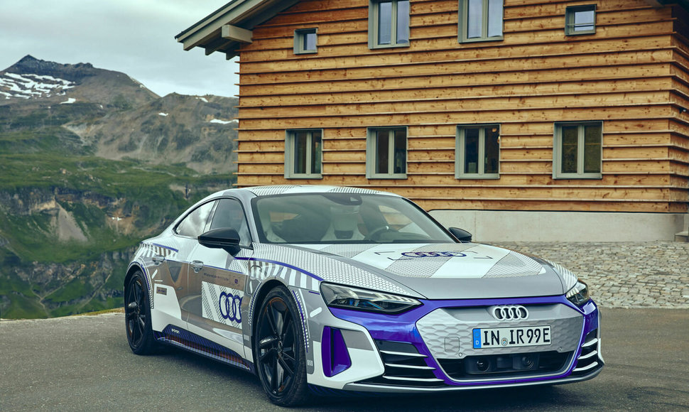 „Audi“ elektrinis  „RS e-tron GT“