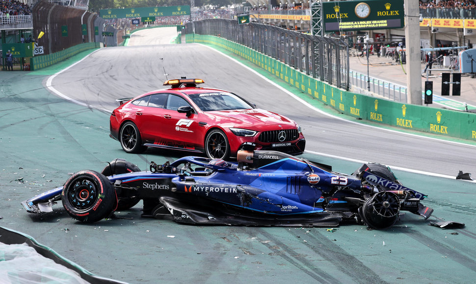 Alexanderis Albonas po avarijos Brazilijos GP