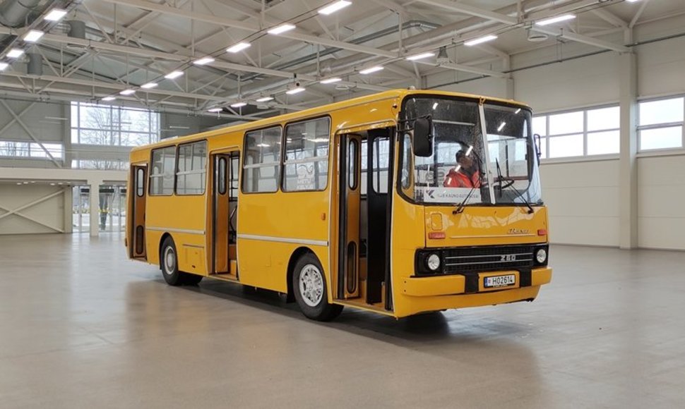 Istorinis autobusas „Ikarus“ atgimė troleibusų parke