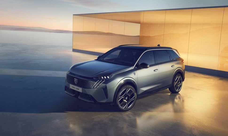 „Peugeot“ pristatė septynvietį elektromobilį E-5008