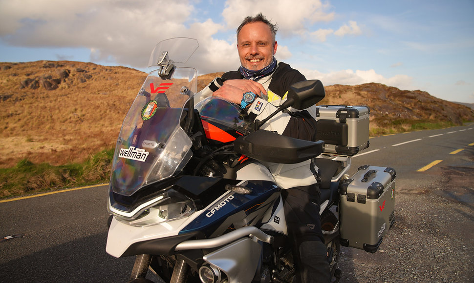 Karolio Mieliausko 2600 km kelionė motociklu per laukinio grožio Airiją
