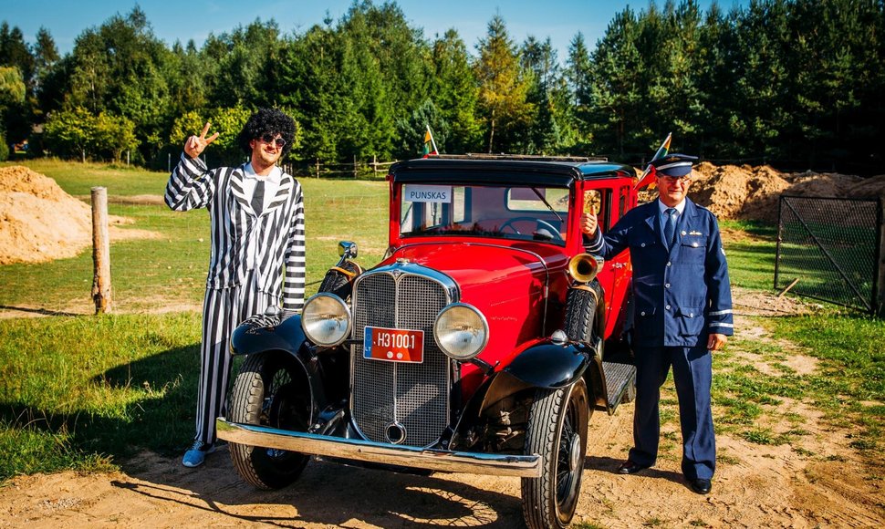 Lietuvoje rengiamas istorinių automobilių ralis