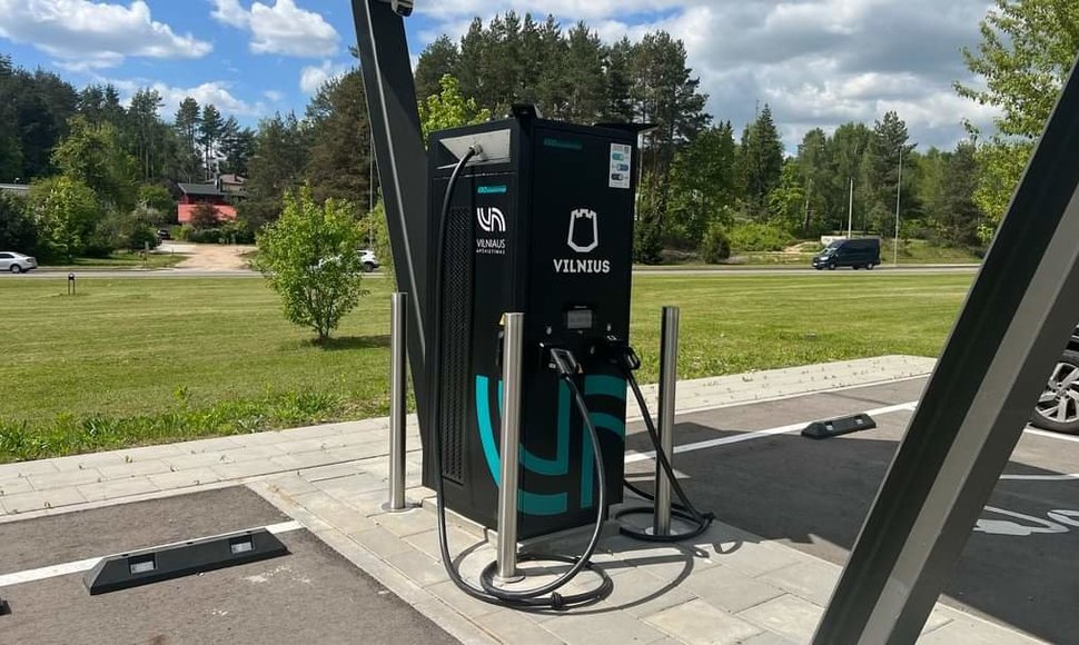 Naujos UAB „Vilniaus apšvietimas“ elektromobilių stotelės