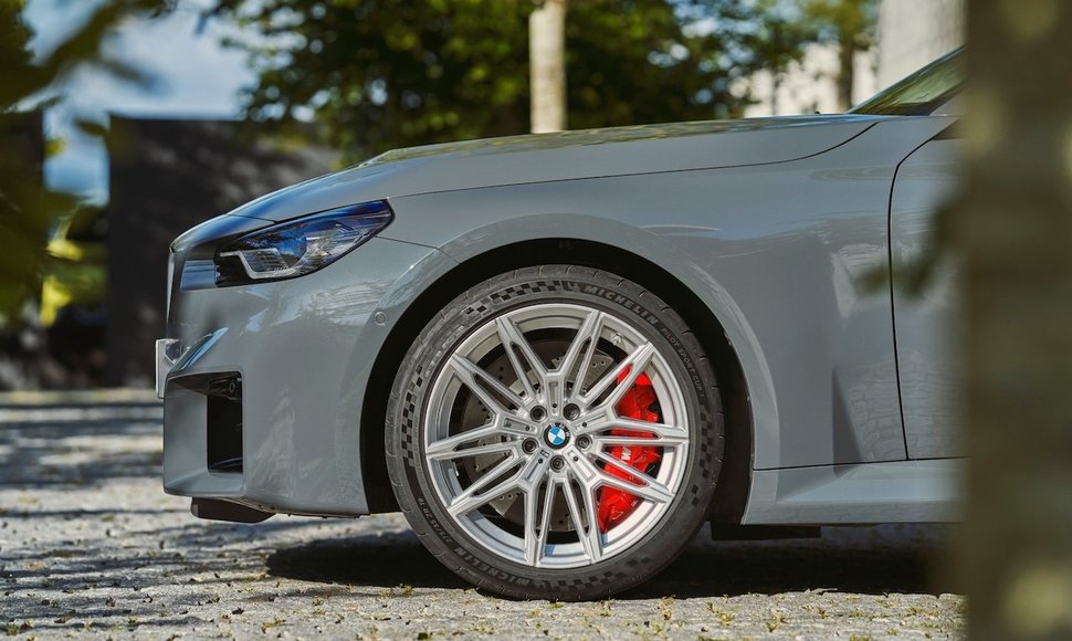 BMW M2 su 480 AG varikliu