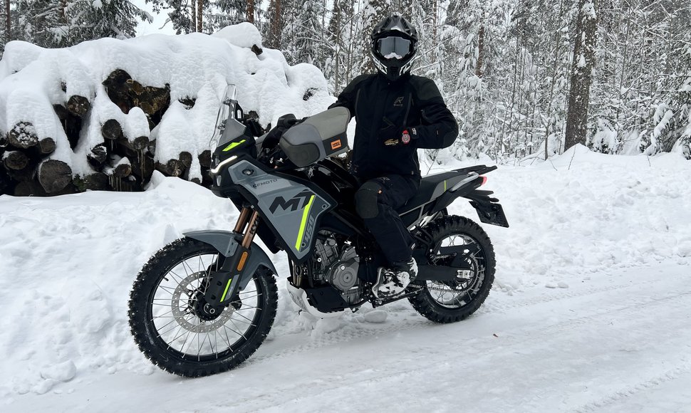 Karolis Mieliauskas ruošiasi kelionei į Suomiją motociklu