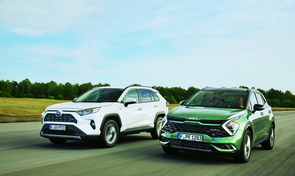 Toyota RAV4 ir KIA Sportage