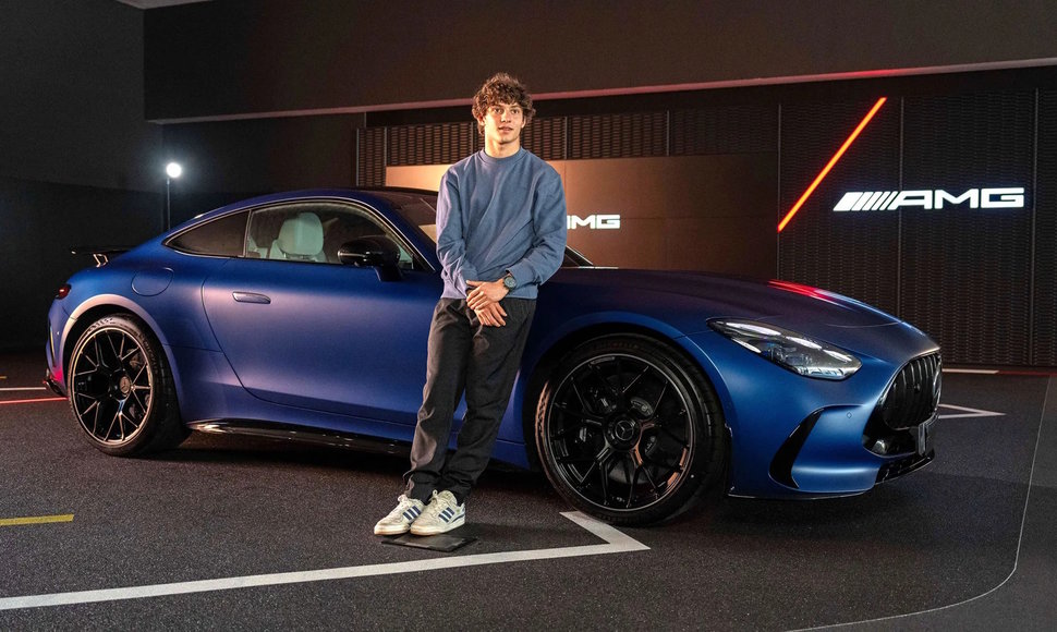 Andrea Kimi Antonelli ir jo Mercedes AMG GT 63 S