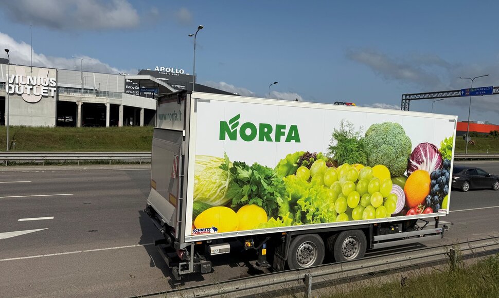 Aplinkkelyje Vilniuje palikta „Norfos“ priekaba