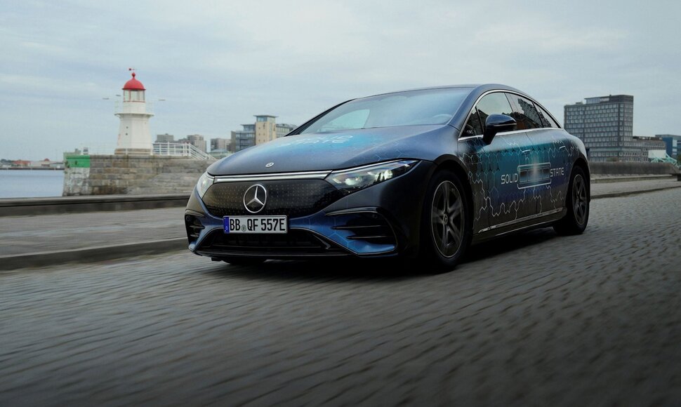 „Mercedes-Benz“ elektromobilis su kietojo būvio baterija vienu įkrovimu nuvažiavo 1 205 kilometrus