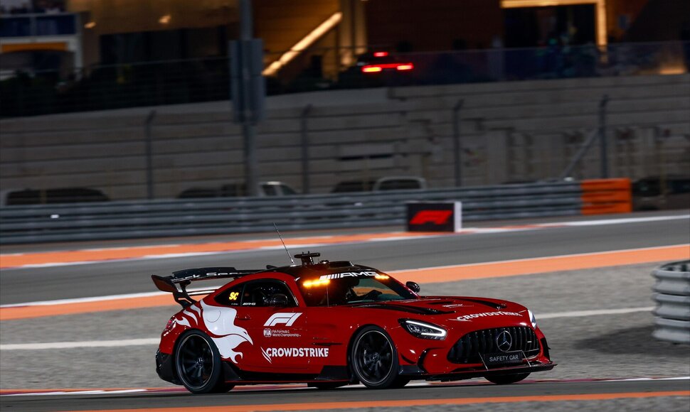 Formulės-1 lenktynėse dirba Mercedes-AMG GT saugos automobilis (Gamintojo nuotr.)