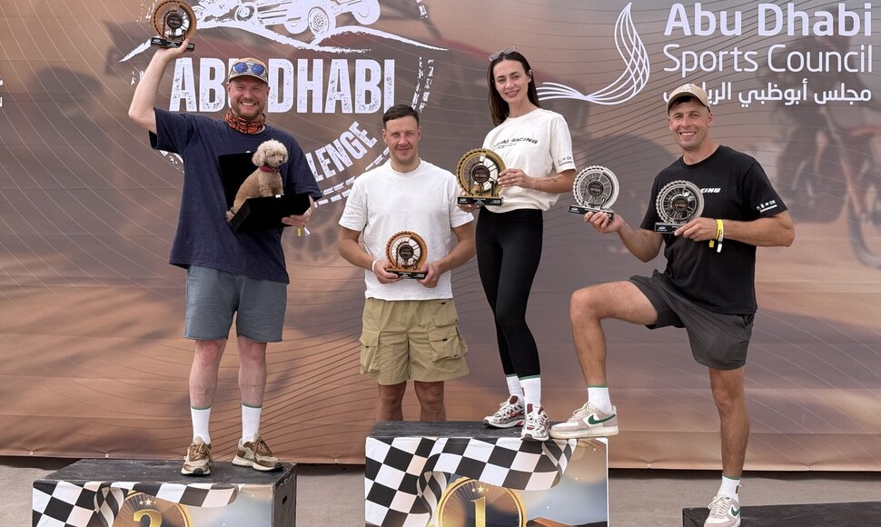&bdquo;Abu Dhabi Baja Challenge&ldquo; : Saulius Klevinskas, Gediminas &Scaron;atkus, Emilija Gelažninkienė, Arūnas Gelažninkas 