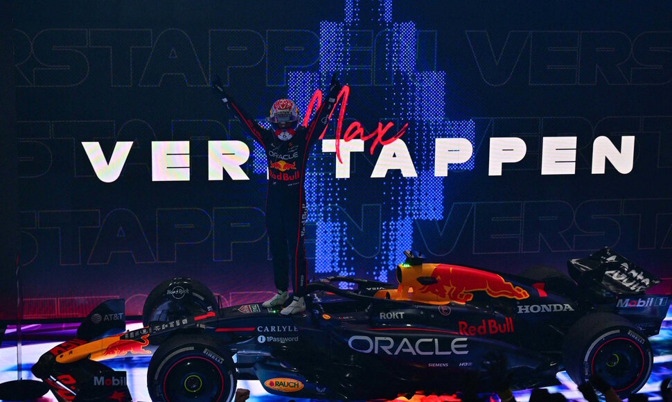 Maxas Verstappenas laimėjo F1 lenktynes Katare