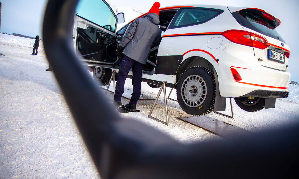 Jaunieji ralio talentai i&scaron;bandė &bdquo;Ford Fiesta Rally4&ldquo; 