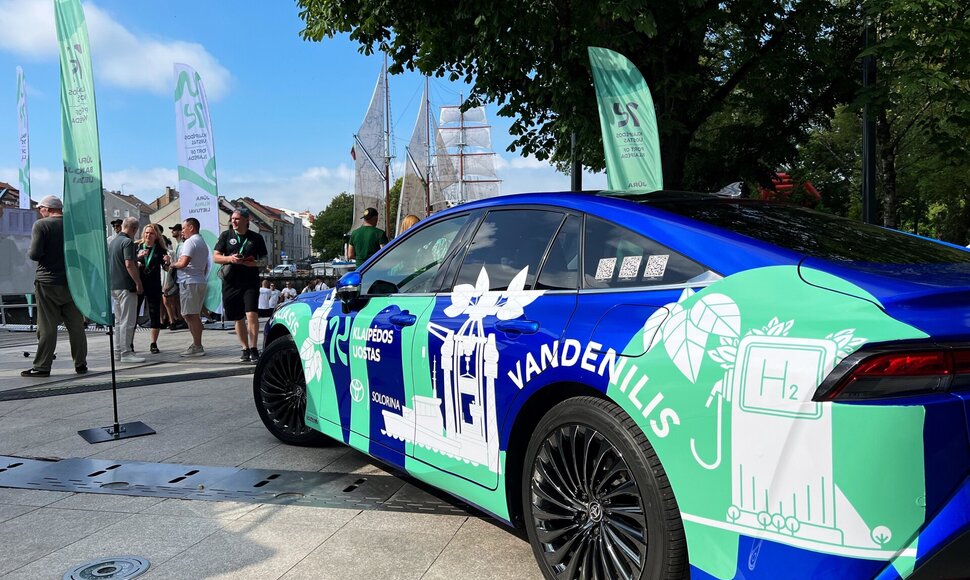 Vandenilinis „Toyota Mirai“