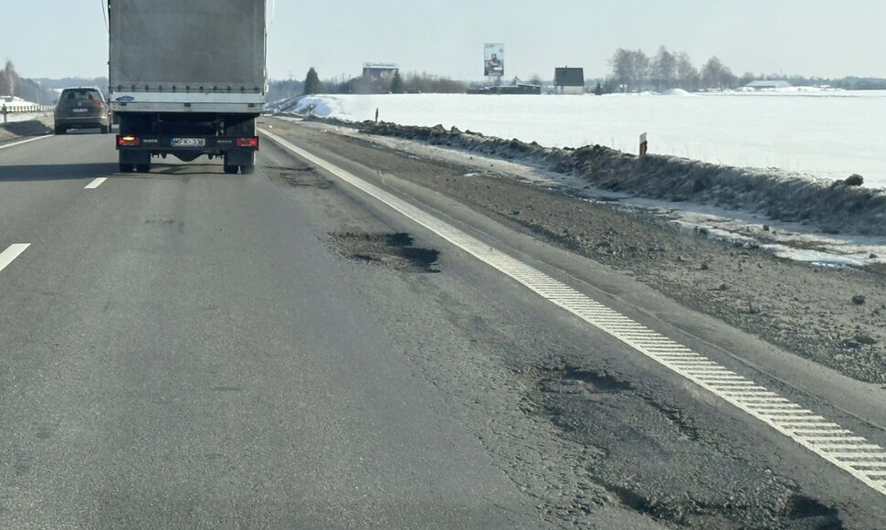Didžiulės duobės automagistralėje