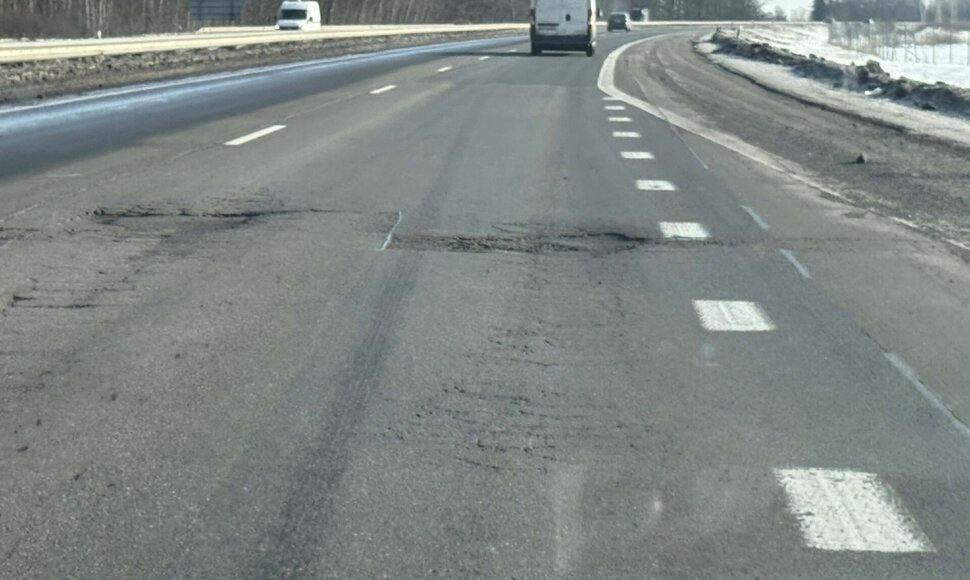 Didžiulės duobės automagistralėje