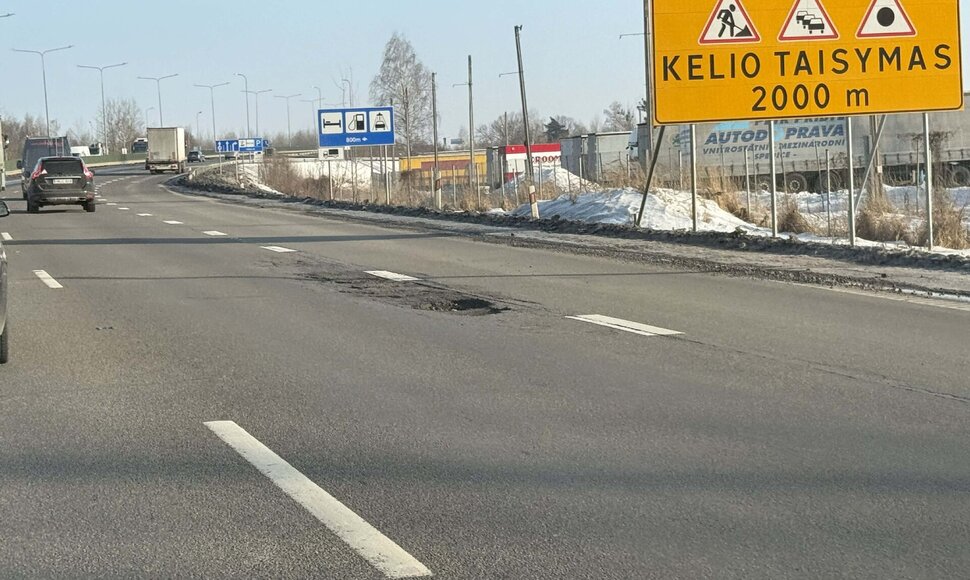 Didžiulės duobės automagistralėje
