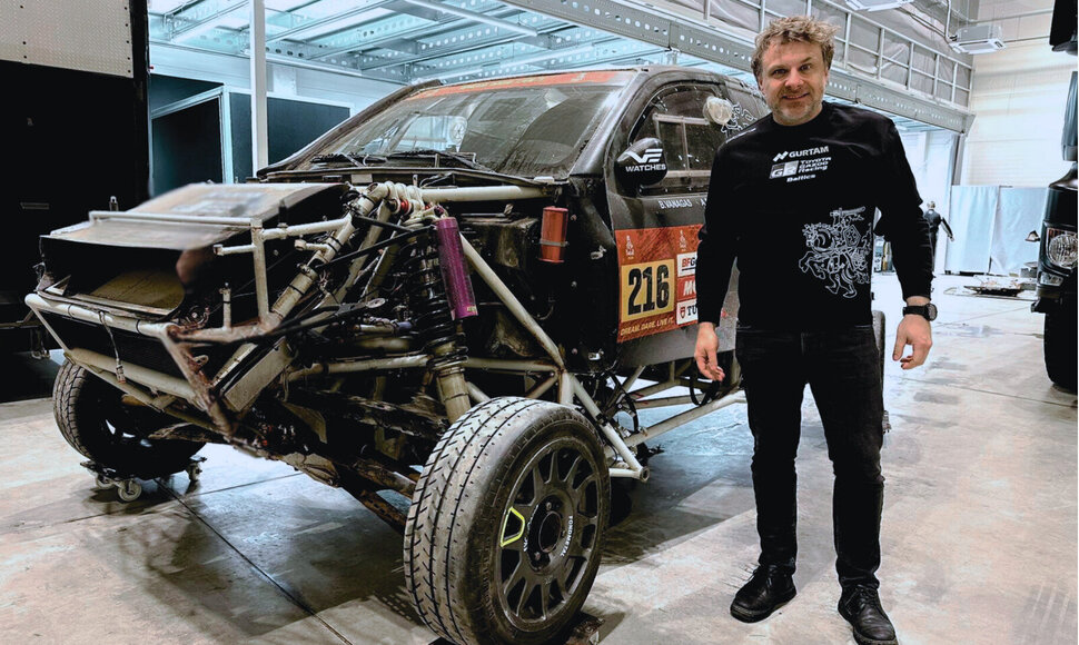 Benedikto Vanago Dakaro HILUX