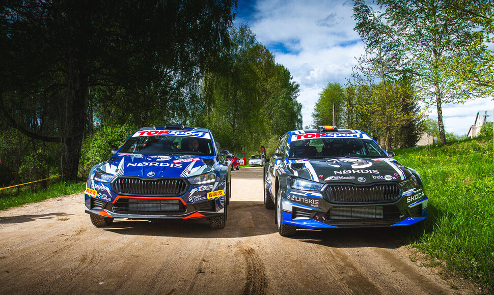 Du greičiausi Auk&scaron;taitijos ralio testinio ruožo automobilai
