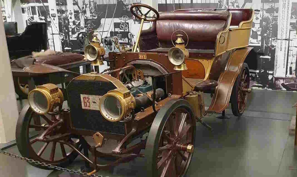 Matote, kiek žibintų turi vienas automobilis? Tai, beje, yra 1903-iųjų Fiat
