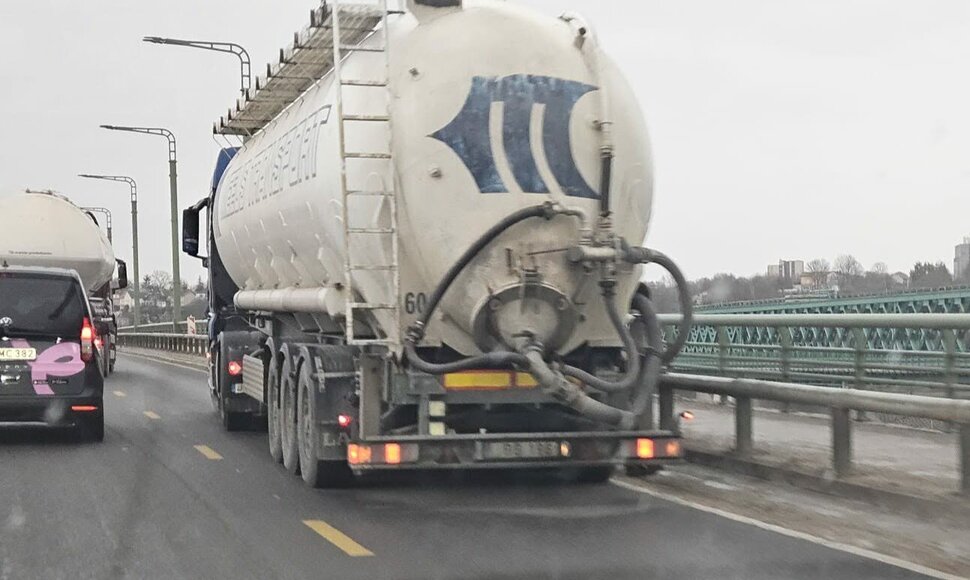 Užblokuota M.K.Čiurlionio tilto juosta Kaune kovo 26 d. rytą