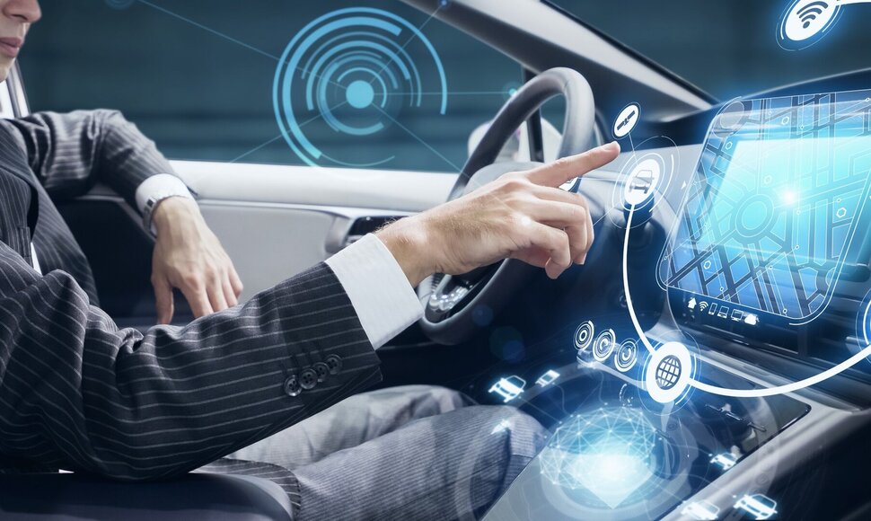 Skaitmeninės technologijos automobilyje (Shutterstock nuotr.)