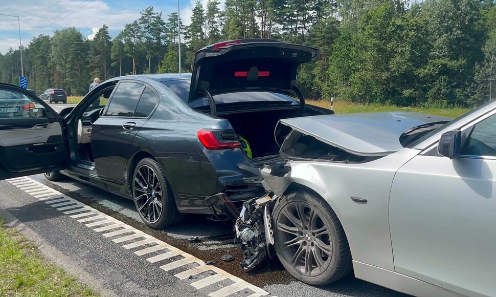 Trijų BMW avarija prie Kauno sukėlė spūstį automagistralėje A1