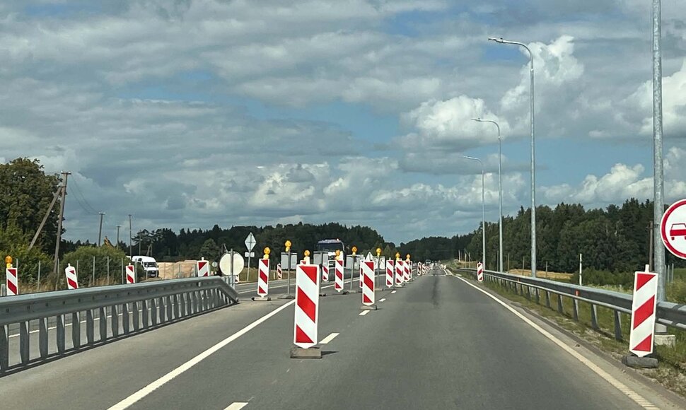 Eismas remontuojamuose A14 kelio Vilnius-Molėtai kelio ruožuose