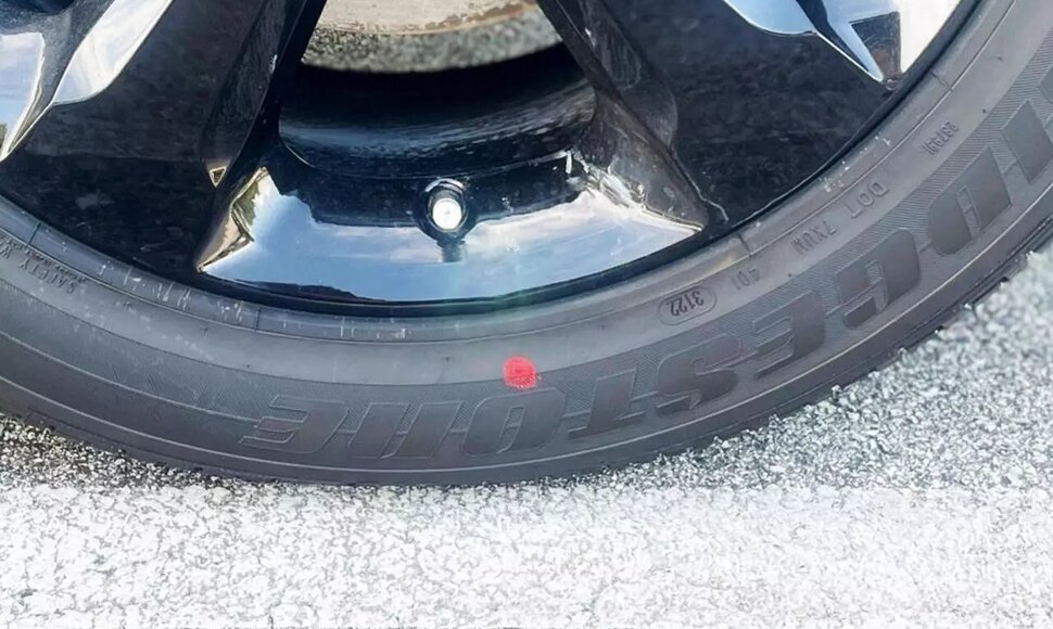 Padanga, pažymėta raudonu tašku