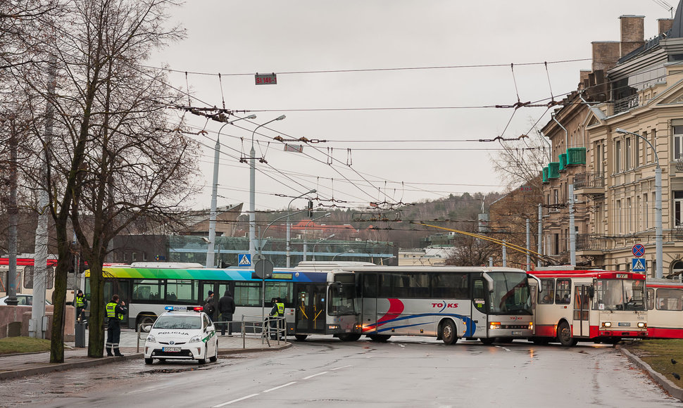 Autobusų avarija prie Žaliojo tilto Vilniuje