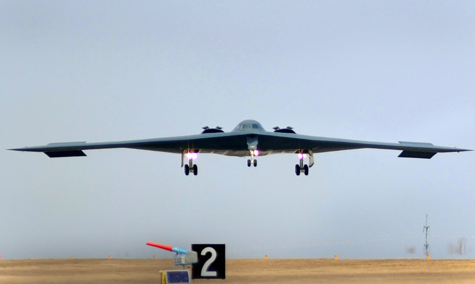 NSO primenantis JAV bombonešis „B-2 Spirit“