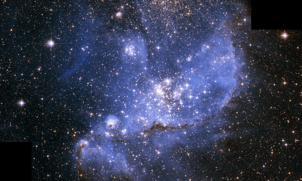 Mažasis Magelano Debesis pro kosminį Hubble telekopą