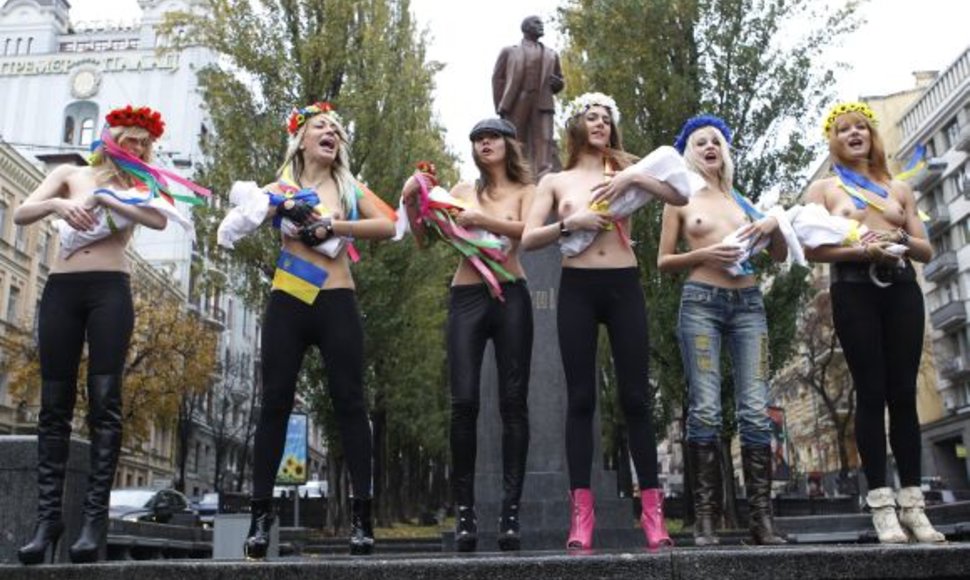 Ukrainos feministės protestuoja prieš V.Putino vizitą