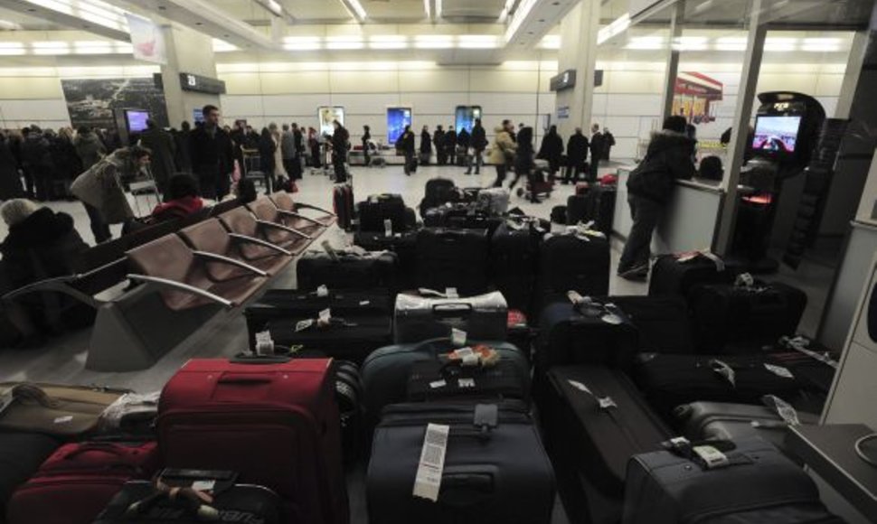 Paryžiaus oro uostuose Kalėdoms įstrigo šimtai keleivių