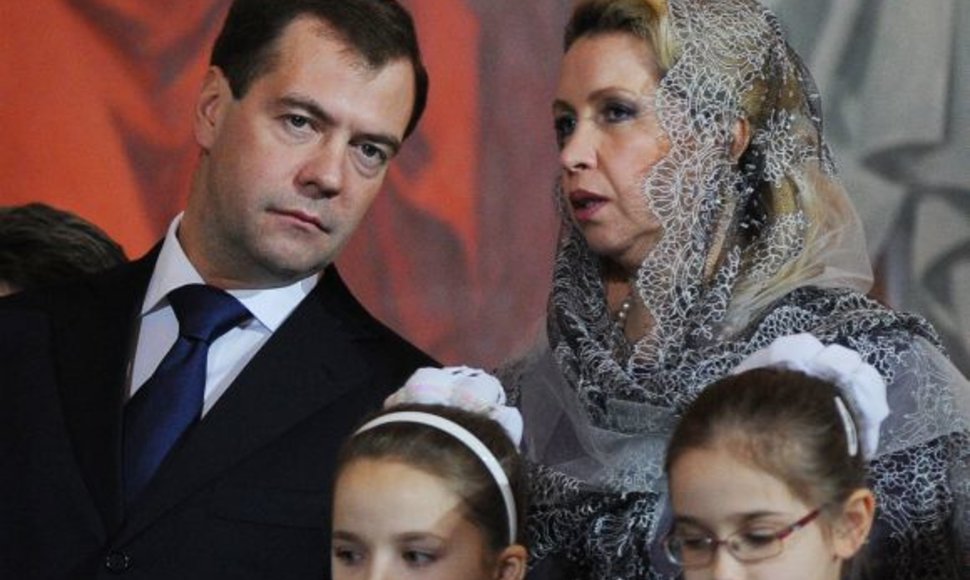 Dmitrijus ir Svetlana Medvedevai padovanojo Maskvos ir visos Rusijos patriarchui Kirilui ikoną 