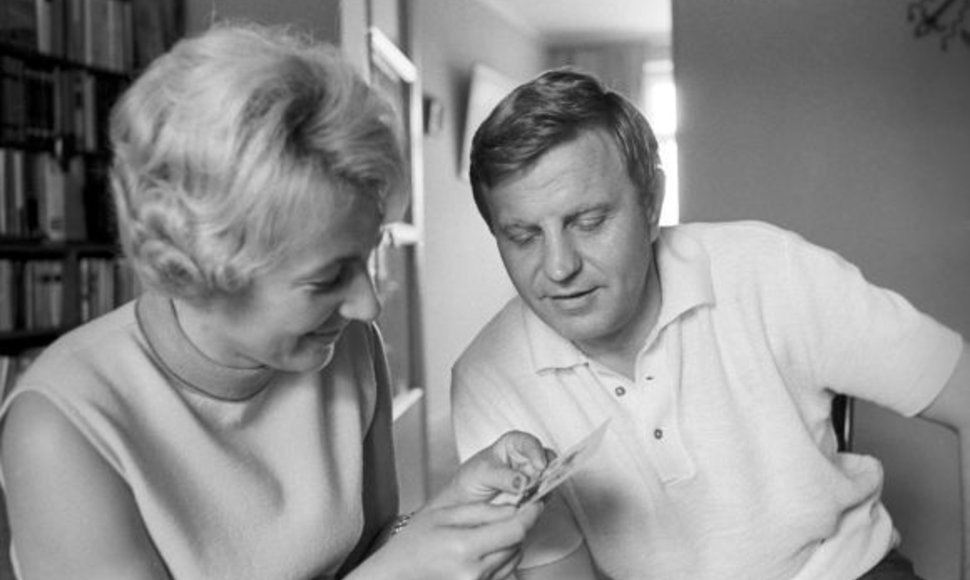Justinas Marcinkevičius su žmona 1960 m.