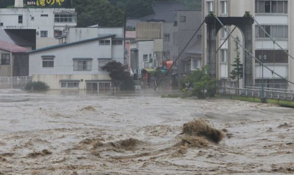 Potvynis Japonijoje pareikalavo aukų
