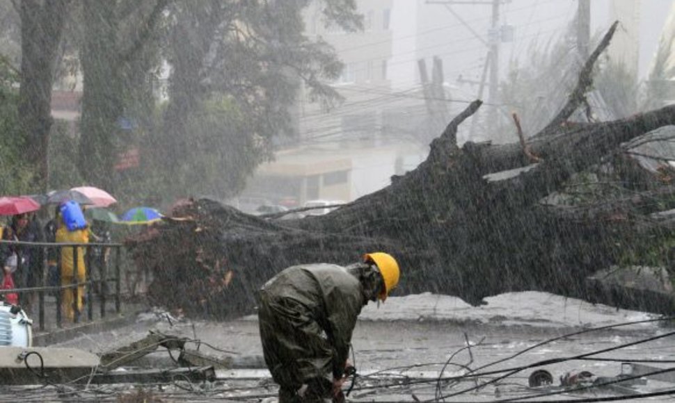 Filipinus nusiaubė taifūnas „Nanmadol“